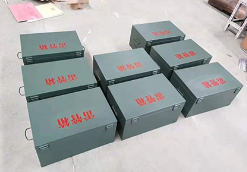 明水炸药箱和雷管箱一般是怎么存放的？