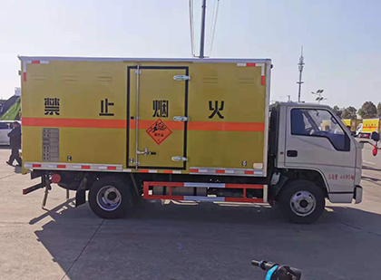 明水爆破器材运输车技术升级与安全合规新趋势